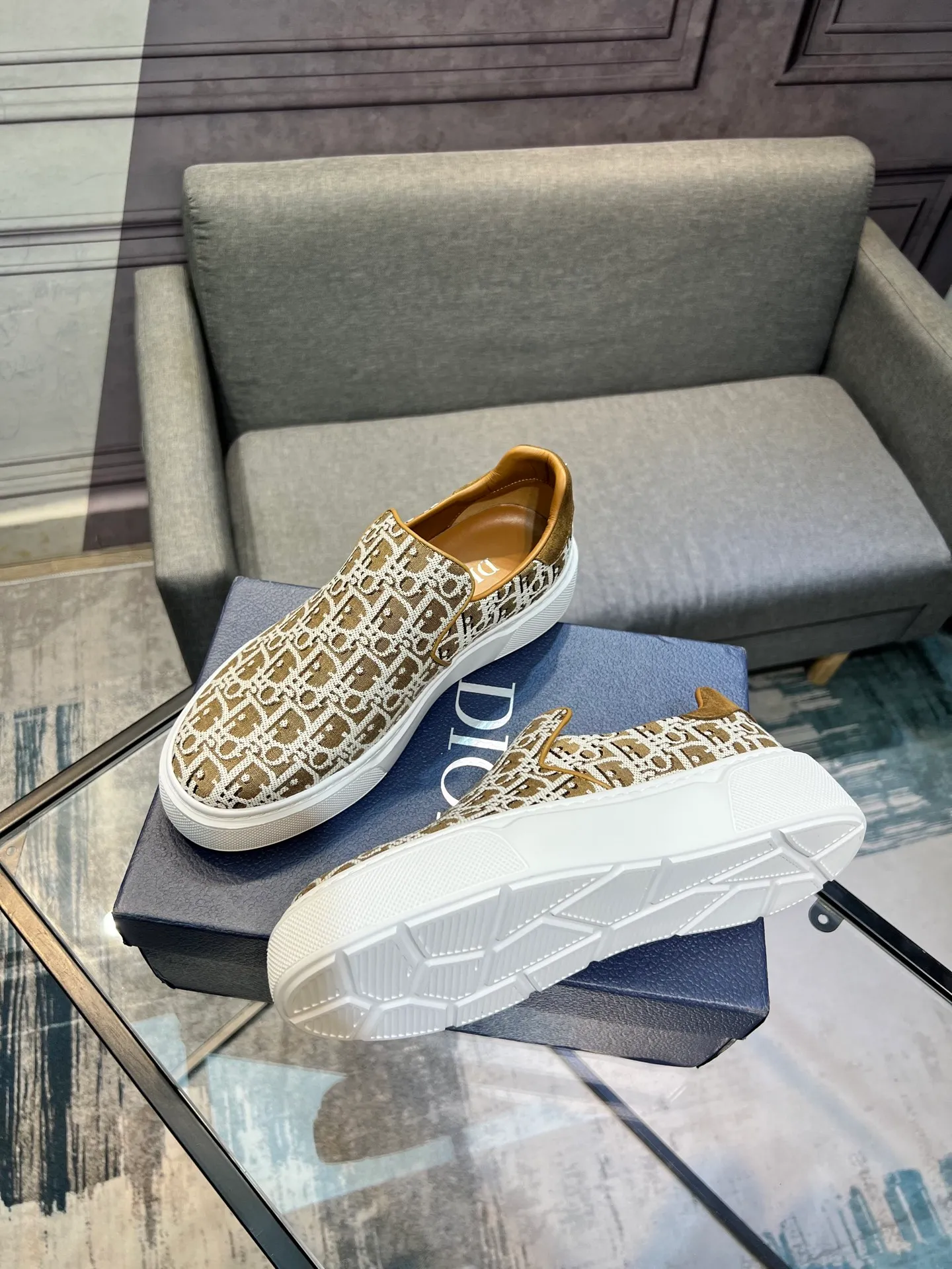 Men's shoes 💰380 The latest DiOr shipment, using imported top-grade jacquard fabric with cowhide design 👍 Breathable mesh lining, comfortable to wear, lightweight, original last mold, official website 1:1, private mold outsole, non-slip, color, multiple colors available, code number 38 to 44 (45 can be ordered)